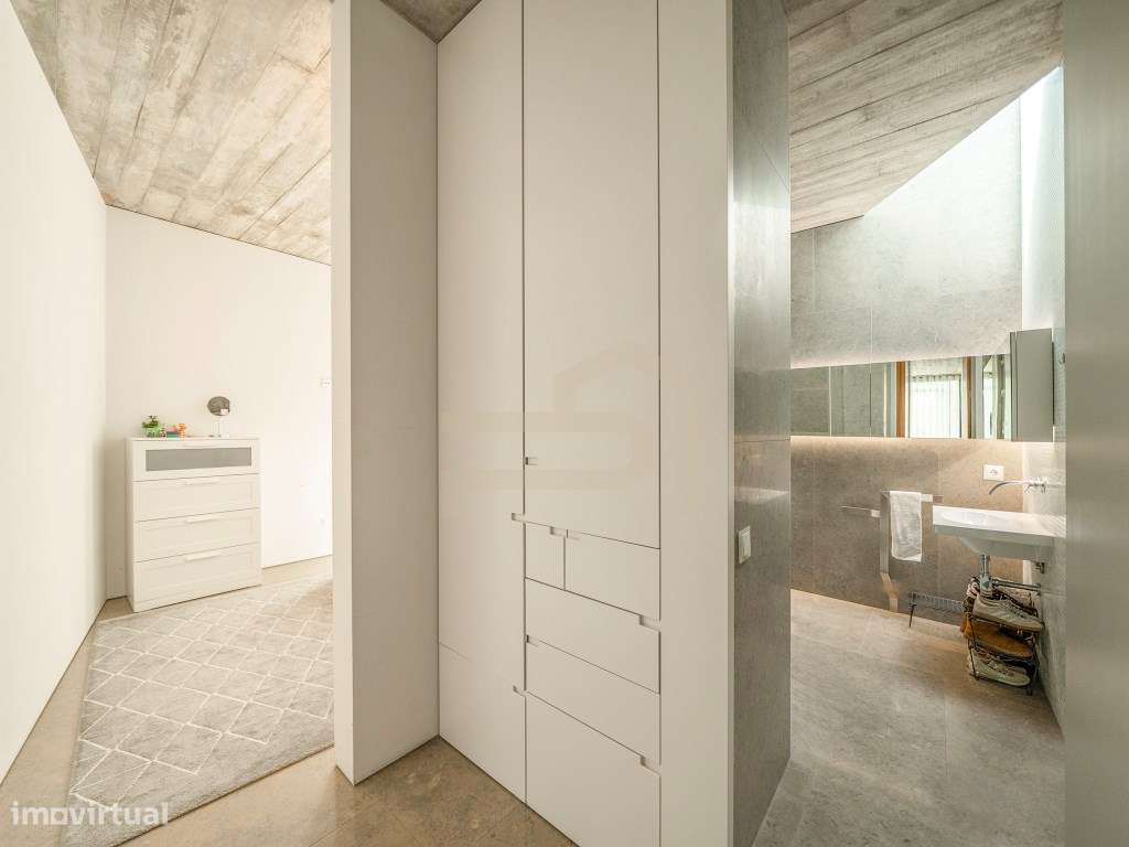 Exclusiva Moradia de Luxo com Design Contemporâneo-43