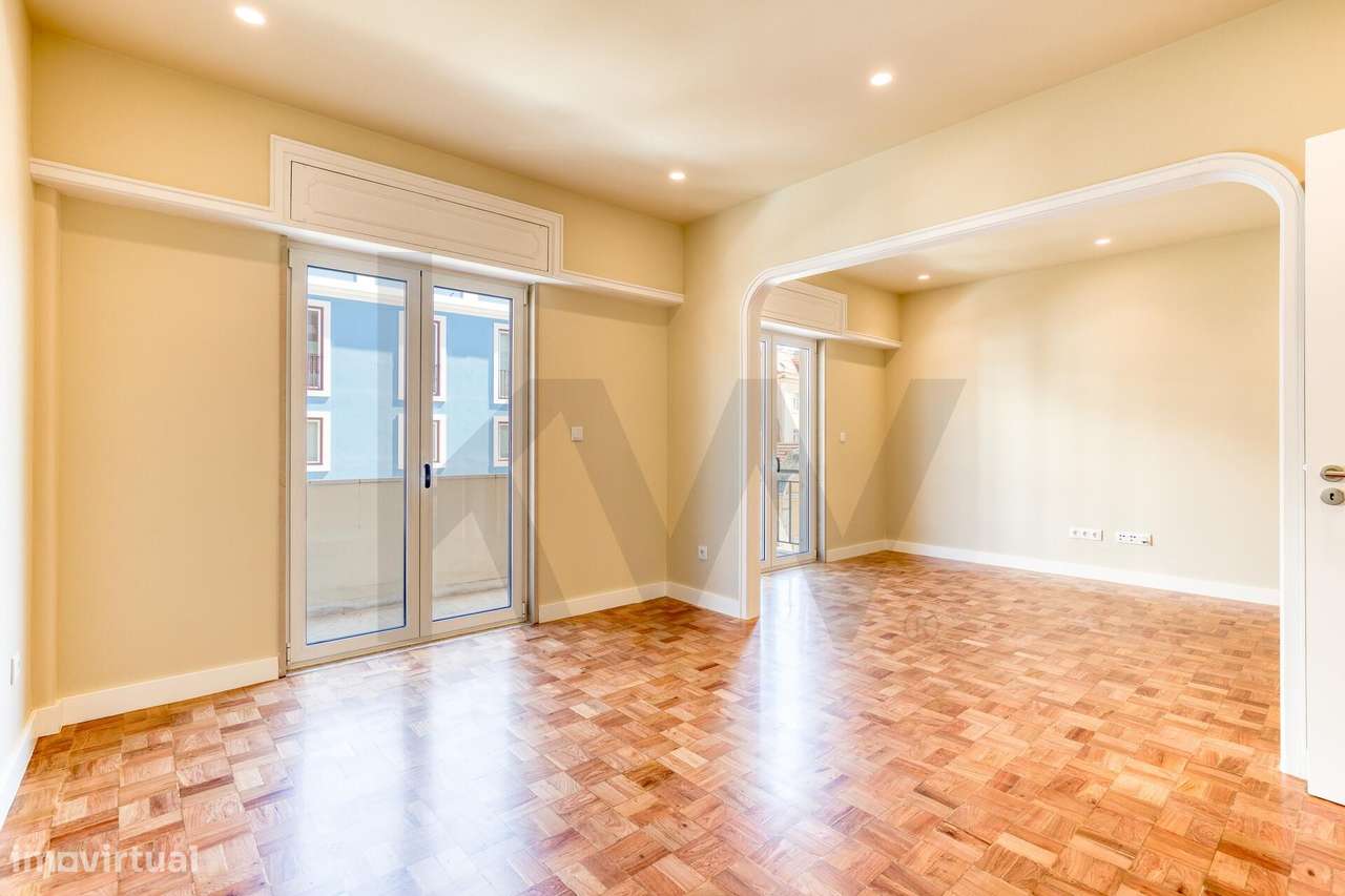 Novidade: T3 remodelado em Arroios com suite e varandas - Grande imagem: 3/45