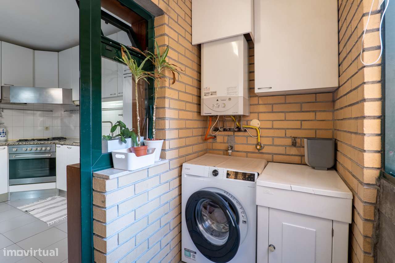 Apartamento T5 Com Excelentes Áreas em Matosinhos-15