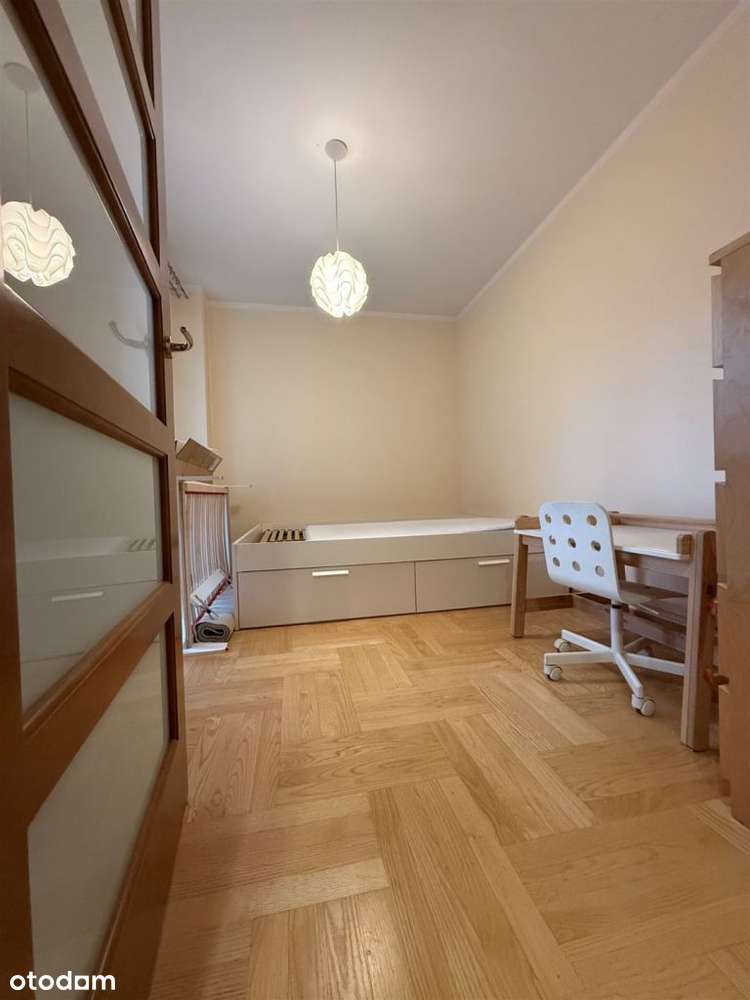 *czechów*2003 rok*3-4 pokojowe*1 pietro*-19