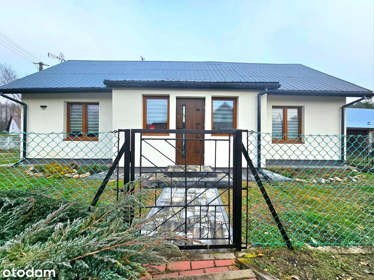 Dom wolnostojący z budynkiem gospodarczym-14