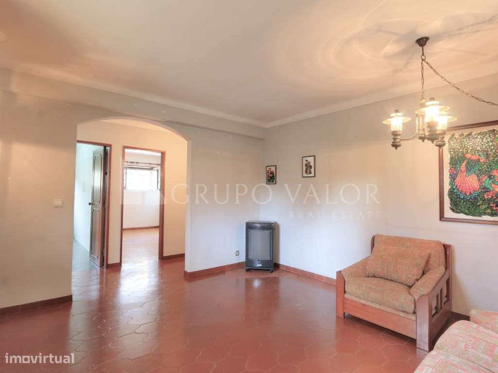 Moradia Isolada T4+2 com Garagem em Mem Martins-37