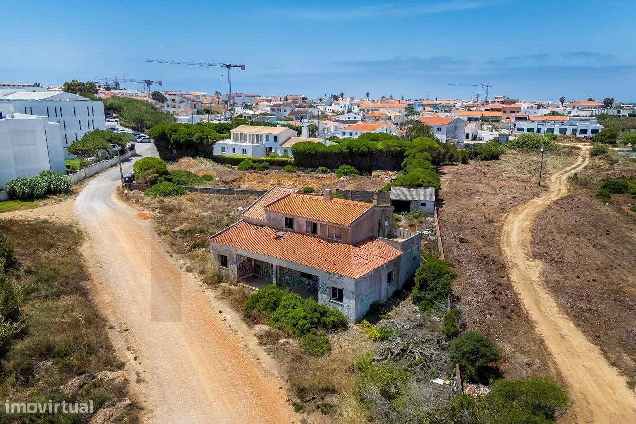 Edificio habitacional por recuperar, composto por 3 apartamentos, com - Grande imagem: 5/5