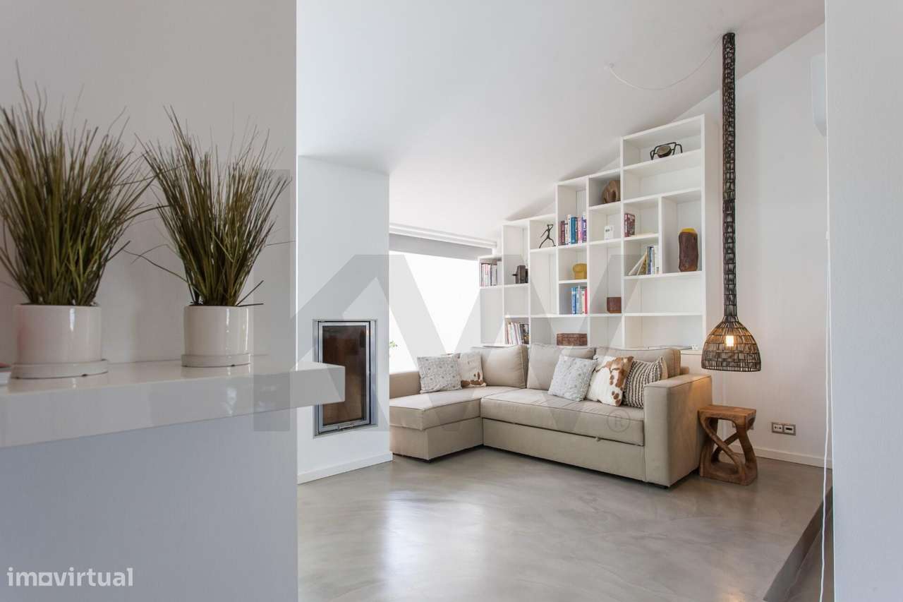 LOFT COM MEZZANINE, BEM MOBILADO, ELEVADOR, ESTACIONAMENTO e PISCINA - Grande imagem: 2/38