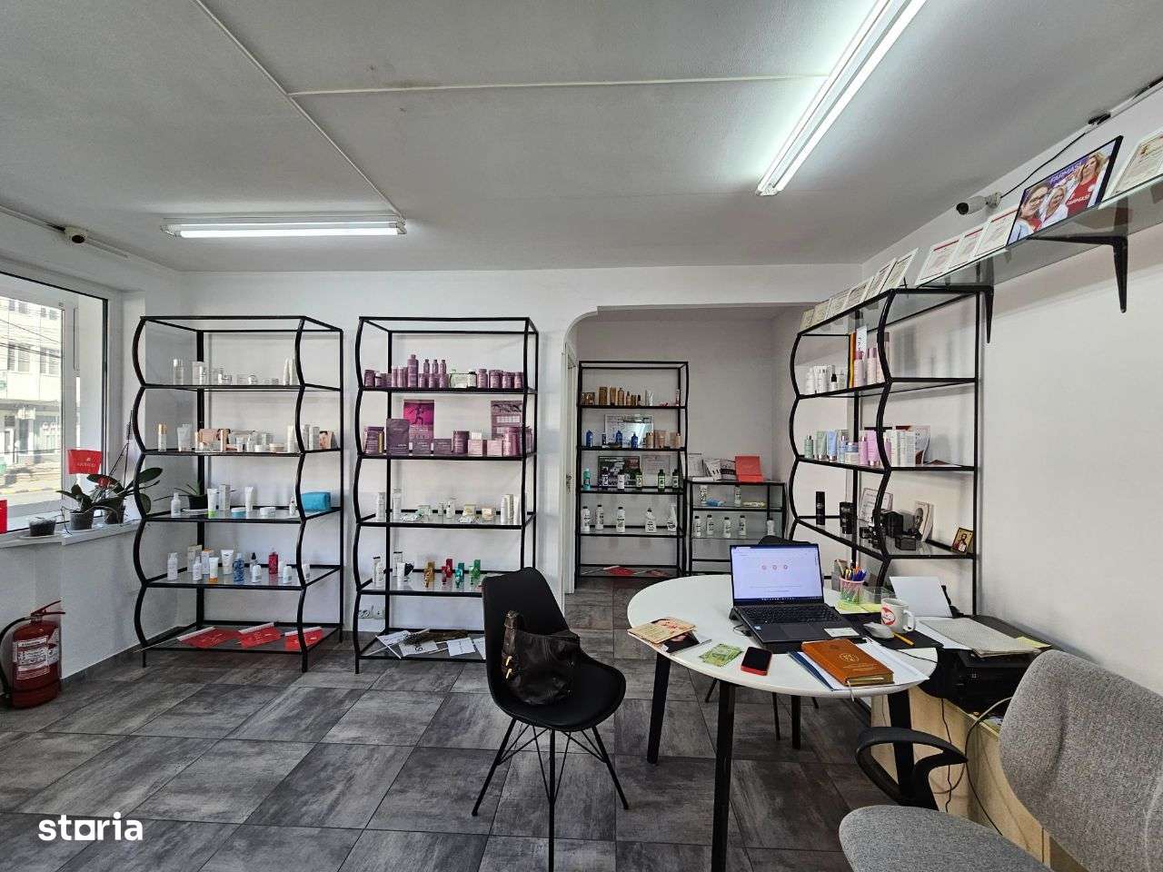 Ultracentral - vizibilitate maxima, trafic pietonal, acces stradal - Imagine principală: 2/6