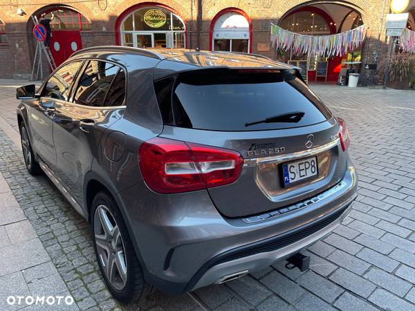 Mercedes-Benz GLA 250 4-Matic AMG Line - 6