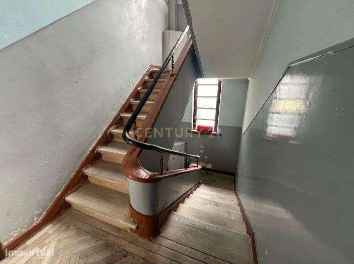 T2 com Sotão para reabilitação Falagueira, Amadora.-11