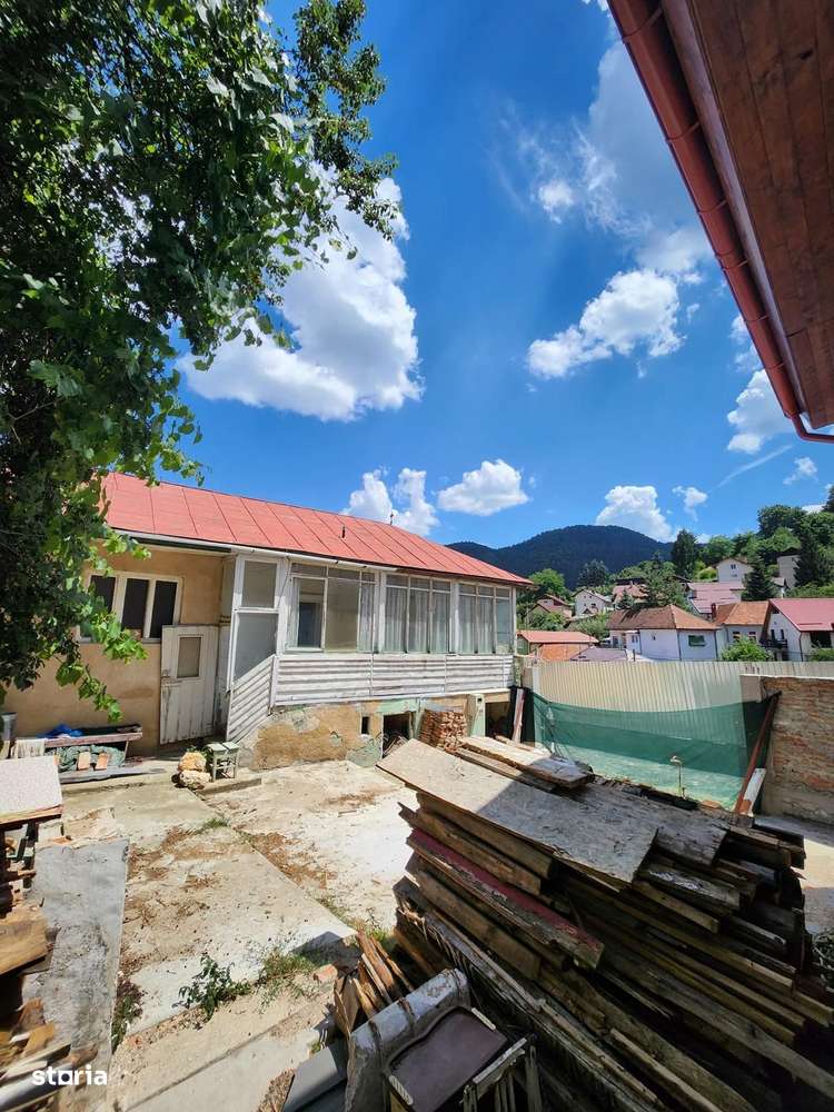 CASA CU TEREN IN Cartierul Schei - Imagine principală: 3/9