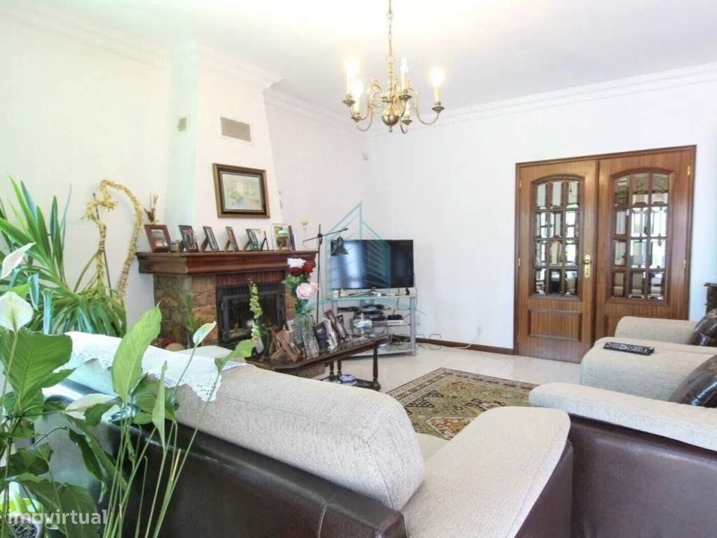 Moradia T4 com Garagem e Jardim em S.Cosme- Gondomar-4