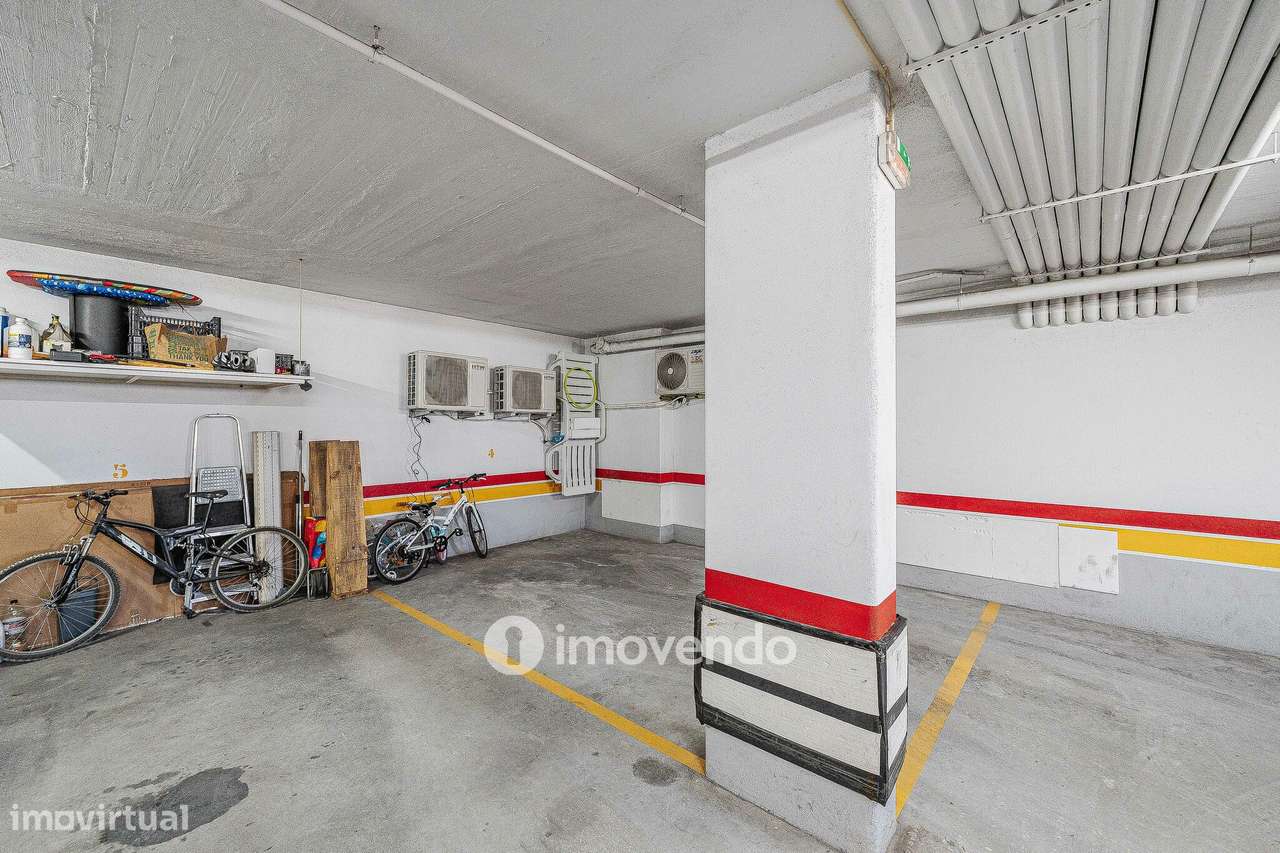 Apartamento T2, com estacionamento e arrecadação, em Vialonga-38