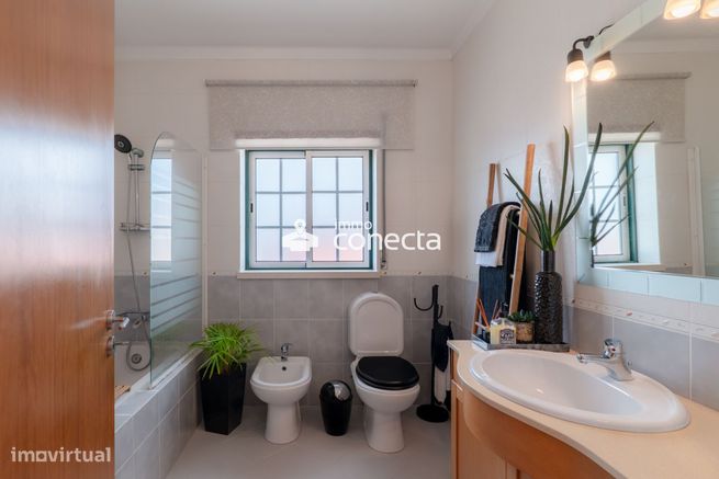 Moradia Geminada T4 com churrasqueira na Marinha Grande - Leiria-31