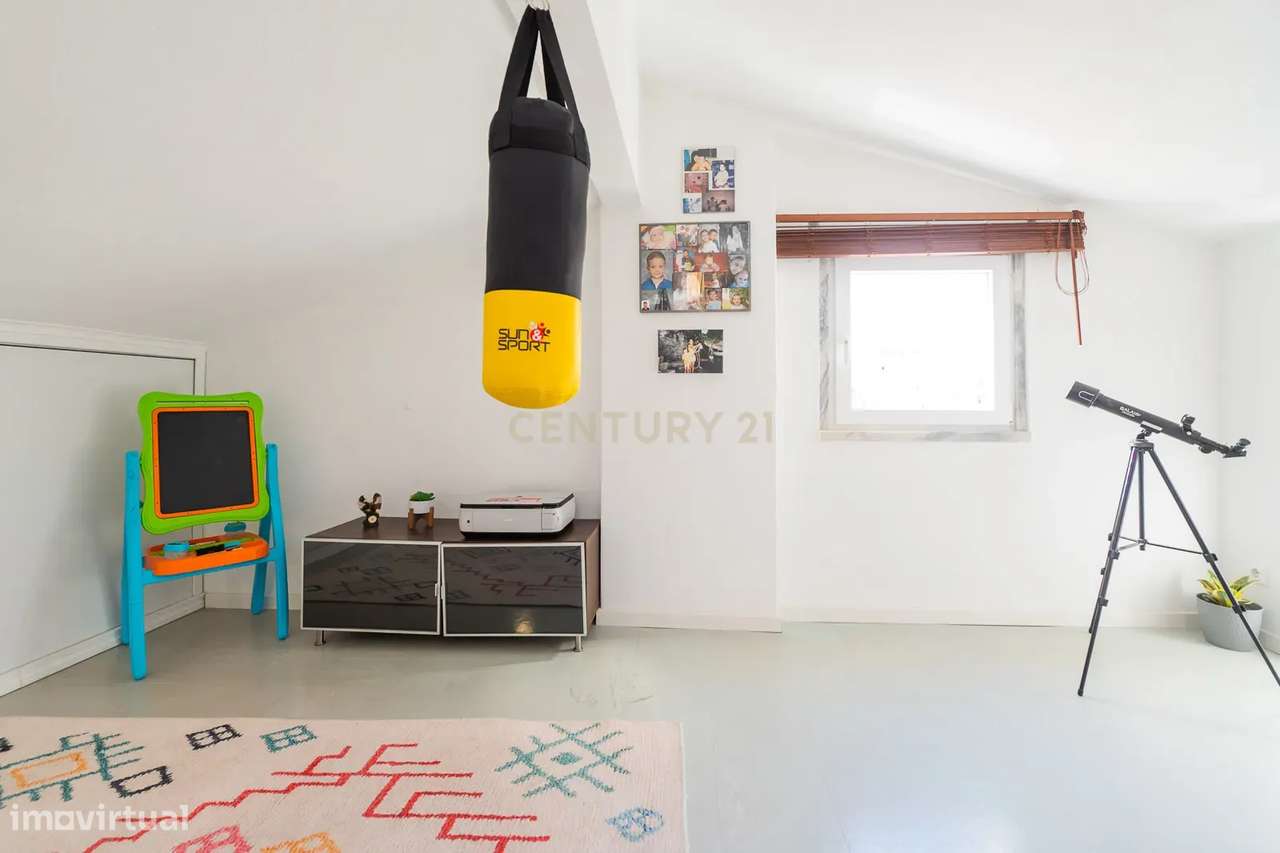 Propriedade com duas moradias geminadas-33