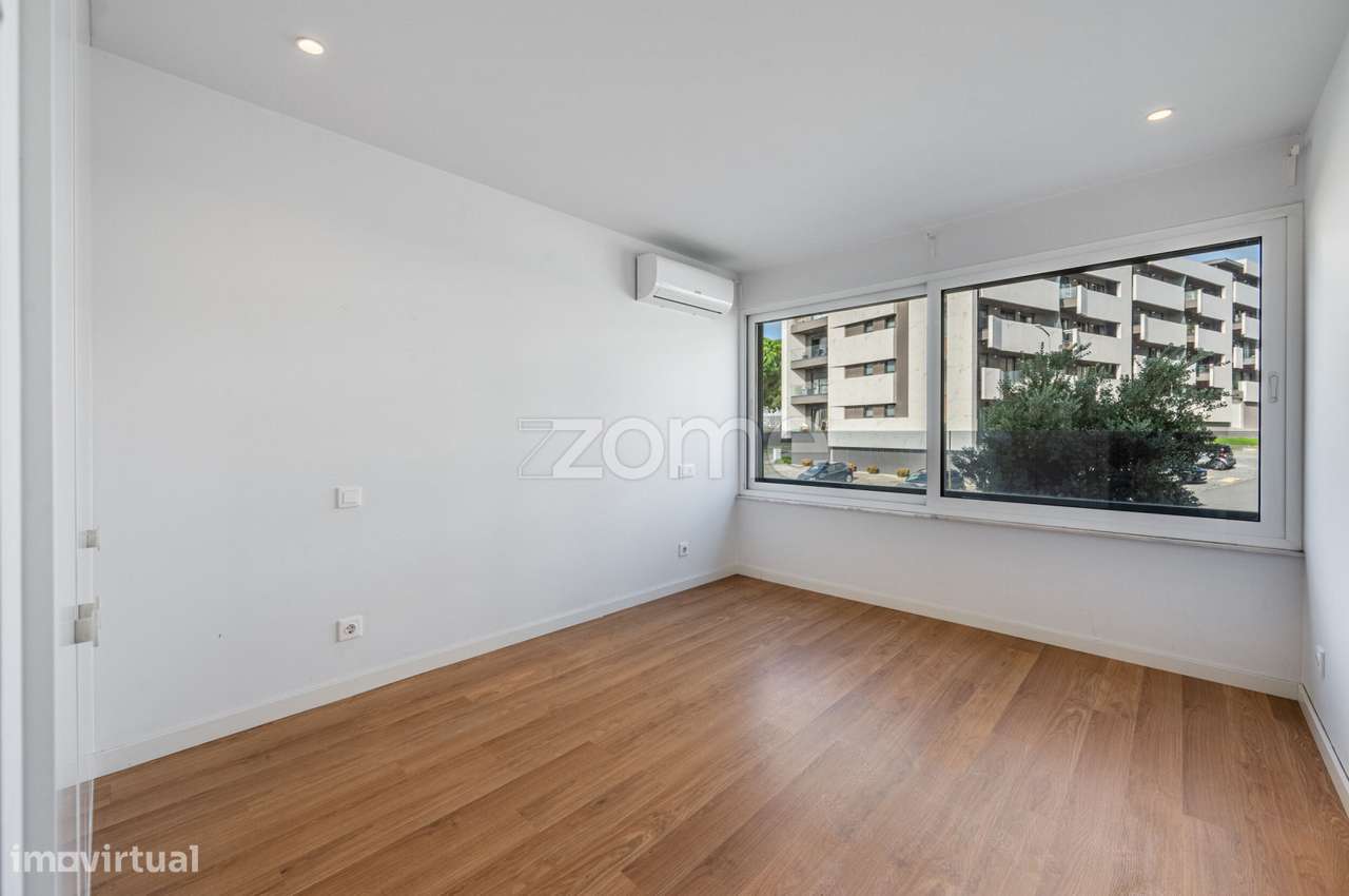 Apartamento T3 Semi-Novo em Calendário-13