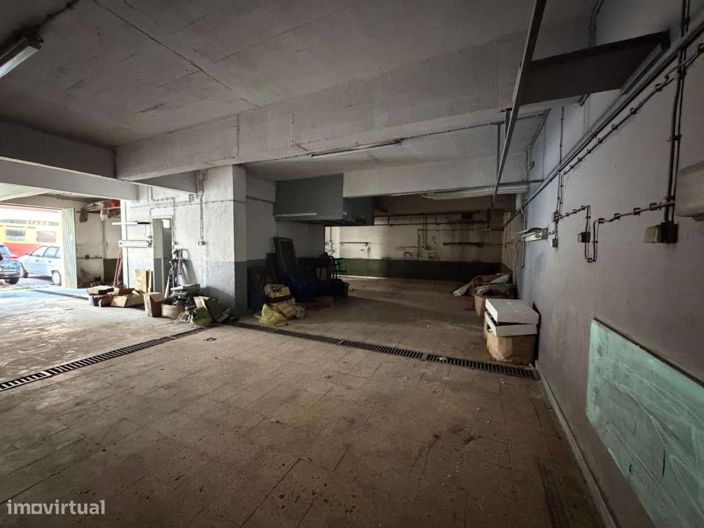 Armazém c/200m2 na Amadora-7