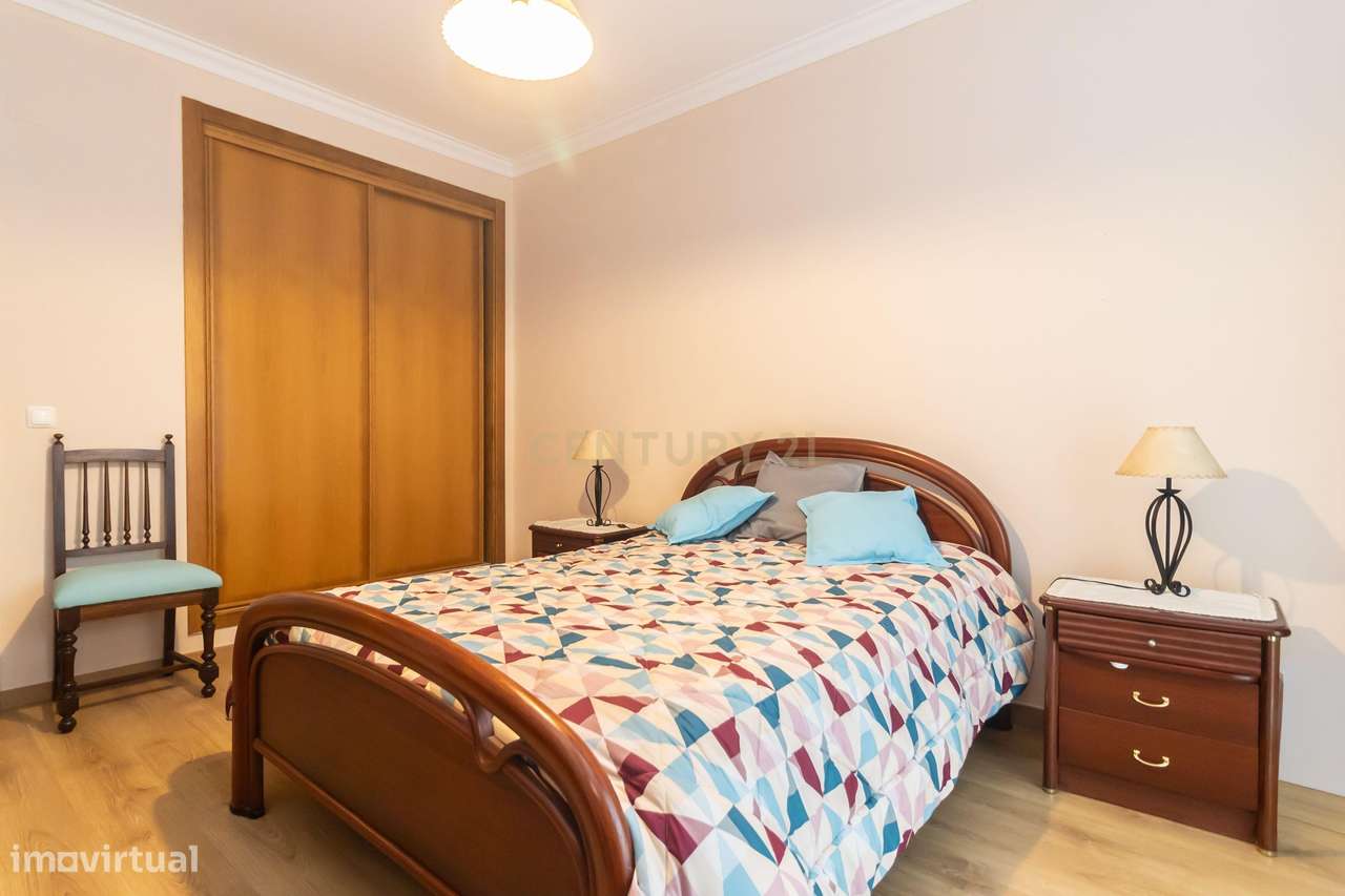 Moradia T4 Independente com garagem e jardim em Setúbal-27