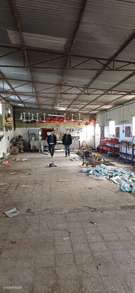 Lote 12.750 m² com 5 Armazéns | Acesso imediato à A41 | Oportunidade Ú-14