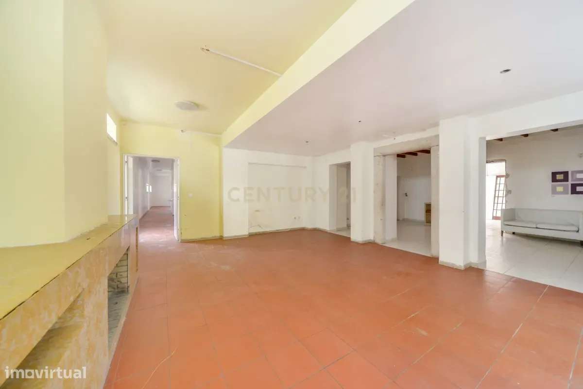 Quinta/Moradia na Póvoa de Santa Iria em Lote 2300m2-26