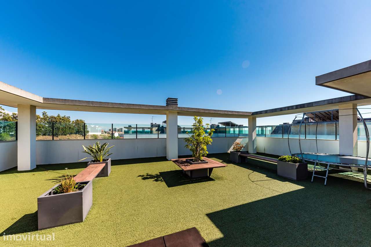 T2 | Condomínio Qta. Comendadeiras | Piscina | Varandas | Parqueamento-13