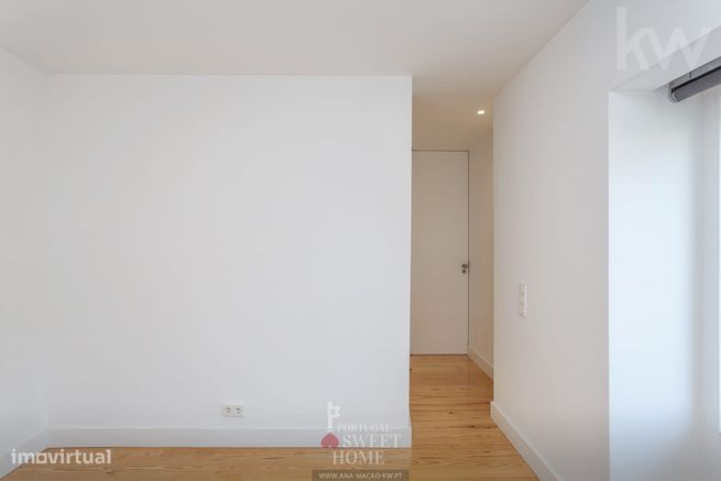 Apartamento T2 renovado com vista rio, em frente ao Panteão Nacional-33