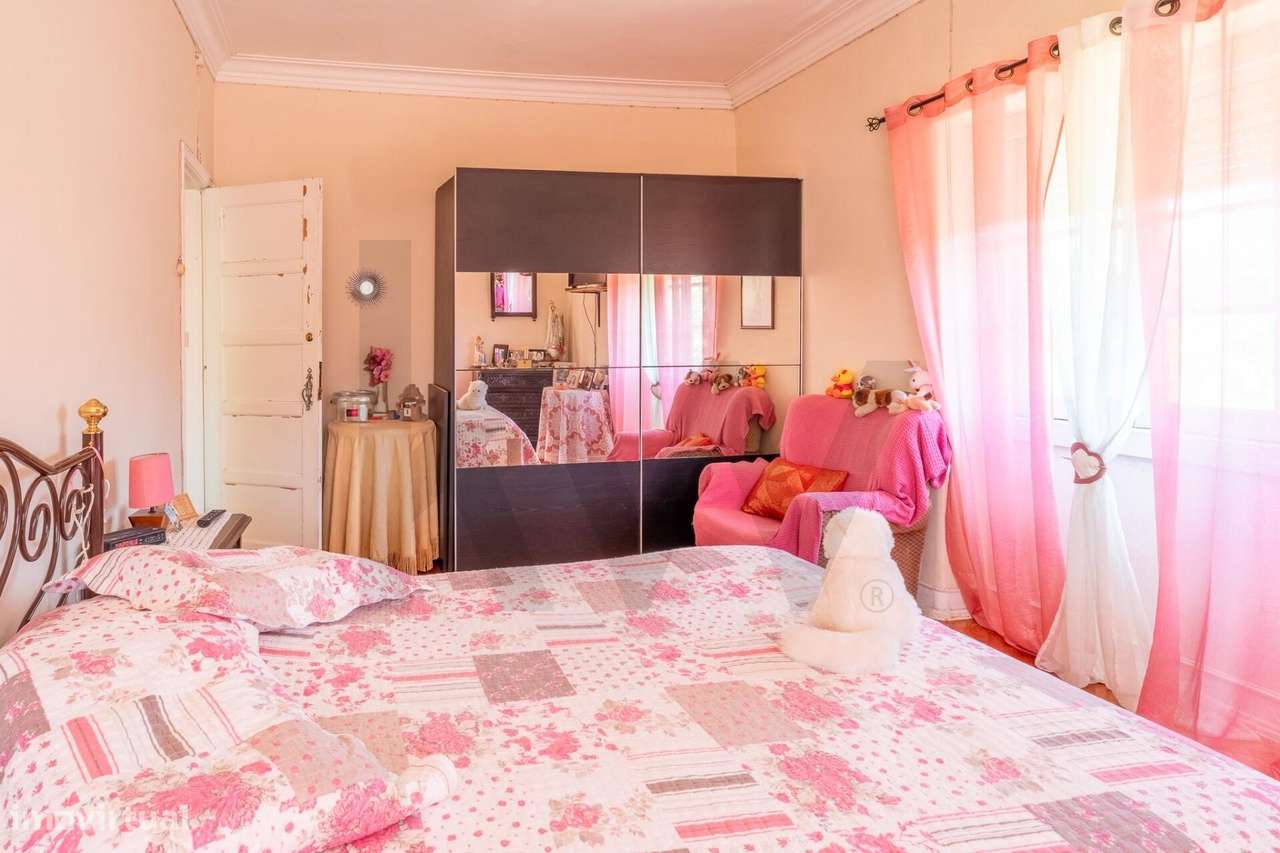 Quinta com 14.920m2 com Moradia T6 e Café em Tomar-19