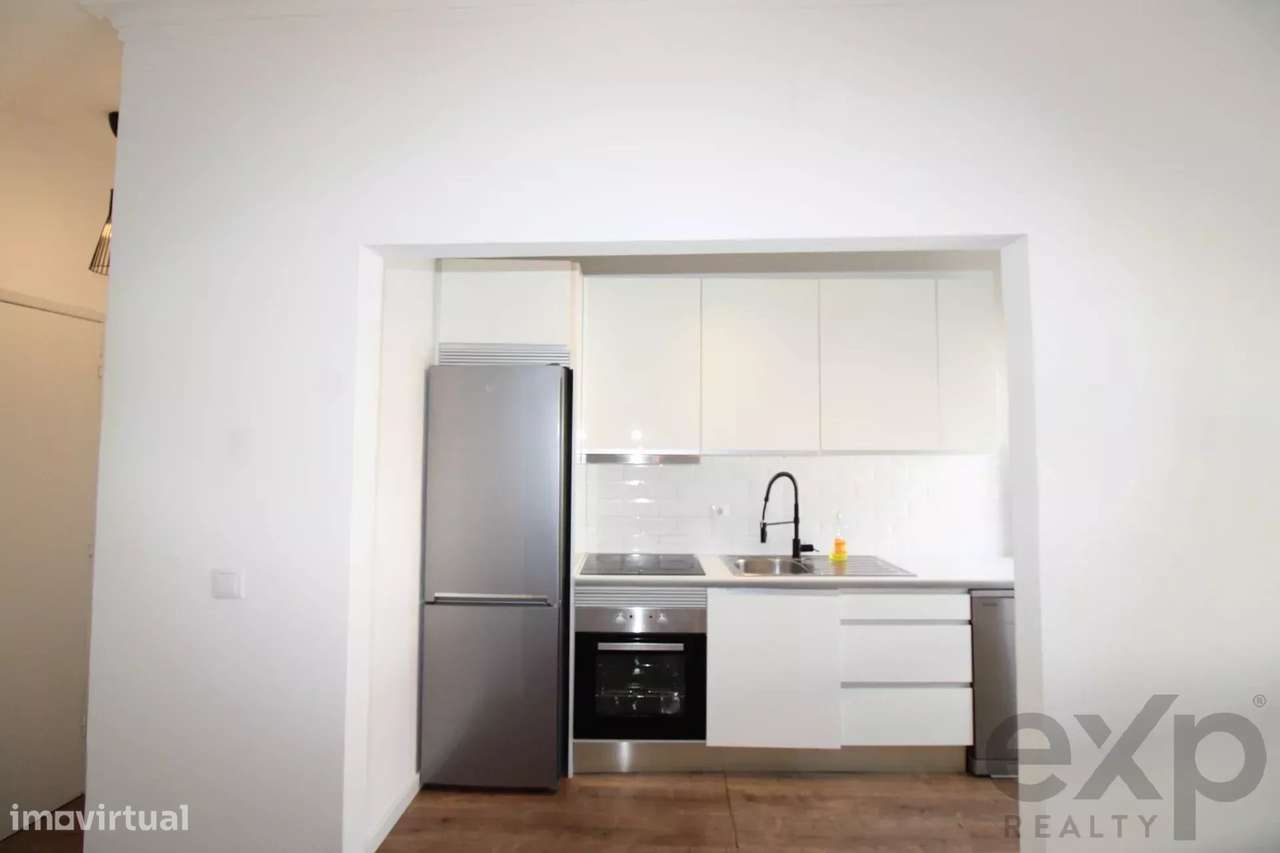 BAIXA DE PREÇO - Excelente T2 Renovado no Candal-9