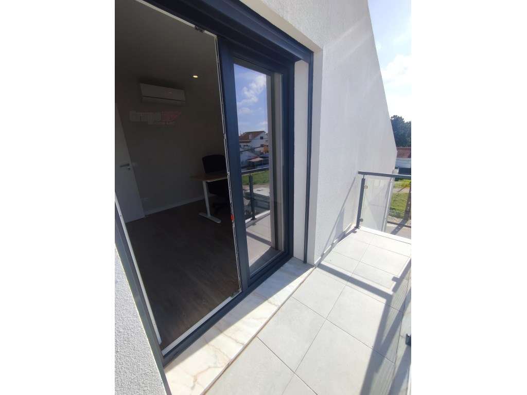 Moradia Geminada T3 Triplex, com Garagem e como Nova em Quinta do C...-24