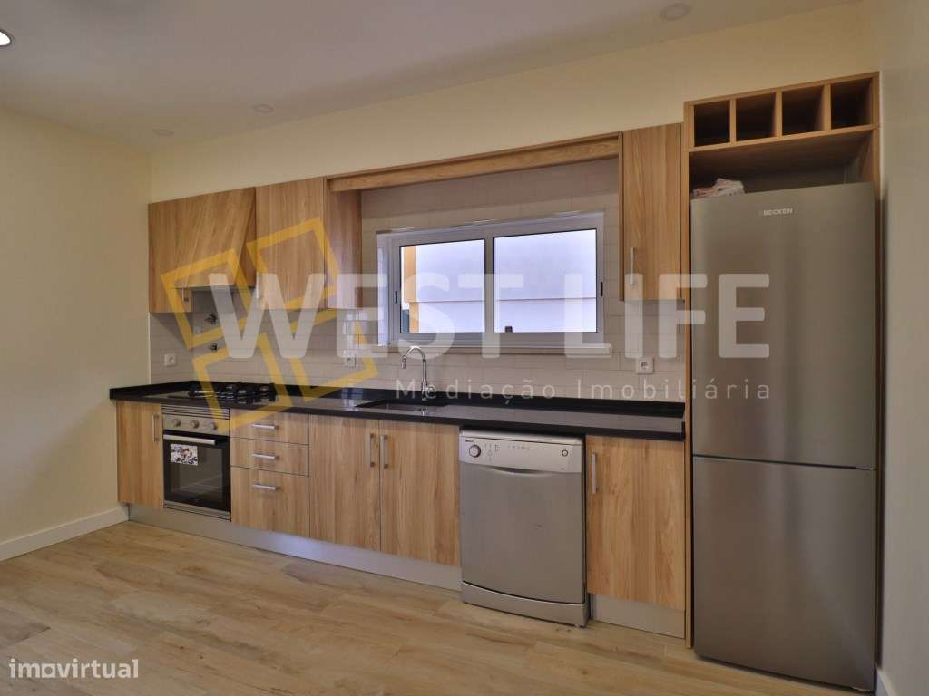 Excelente Moradia T2 totalmente remodelada, boa exposição solar e e... - Grande imagem: 5/24