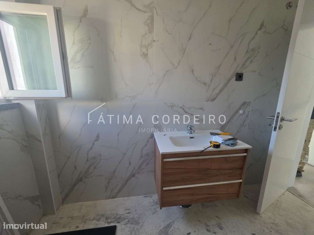Moradia T3 com piscina e terraço-15