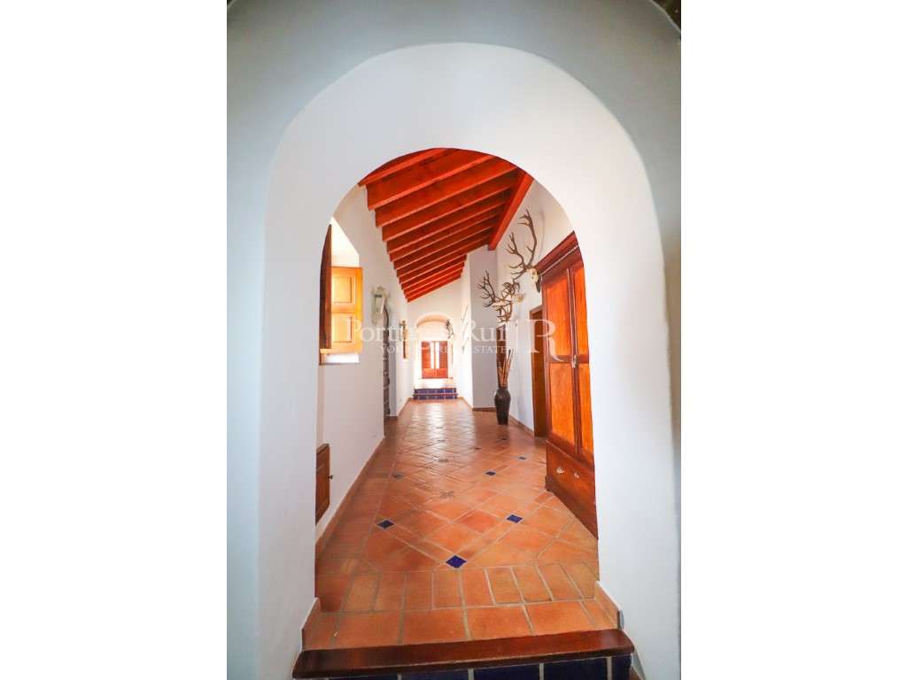 Herdade de Caça Maior com 1000 Hectares + 4 Apartamentos + Anexos-21