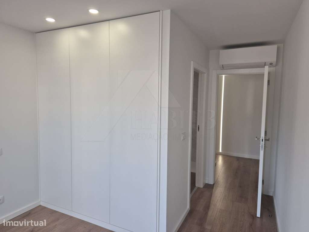 Apartamento T2 com Elevador-11