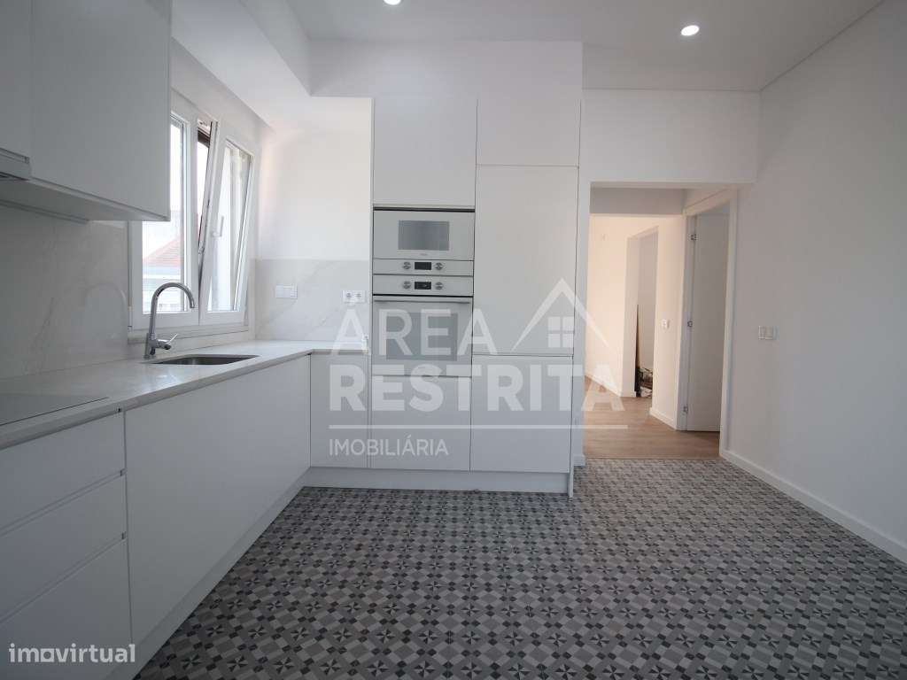 Andar de moradia T3 com quintal na Torre da Marinha, Seixal - Grande imagem: 4/32