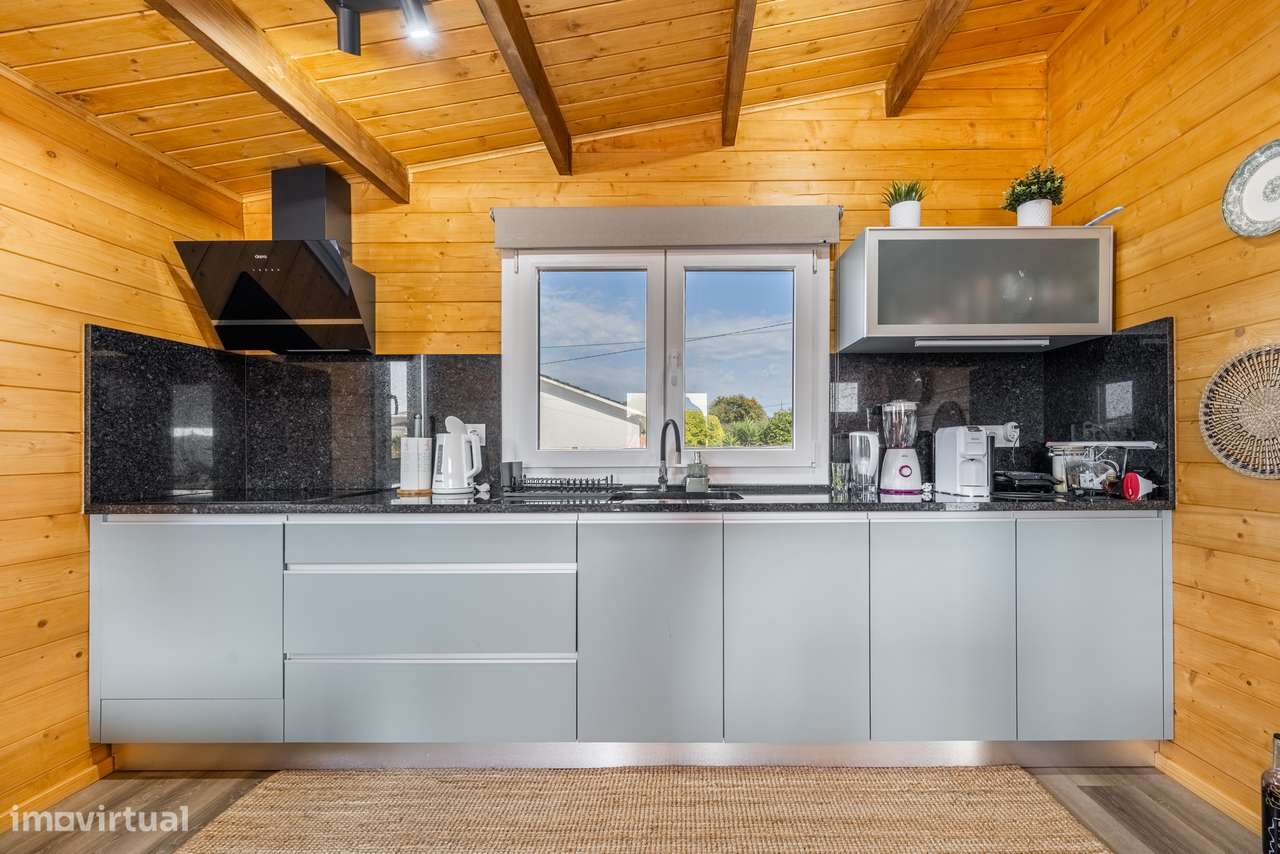 Moradia individual T2 térrea com piscina-14