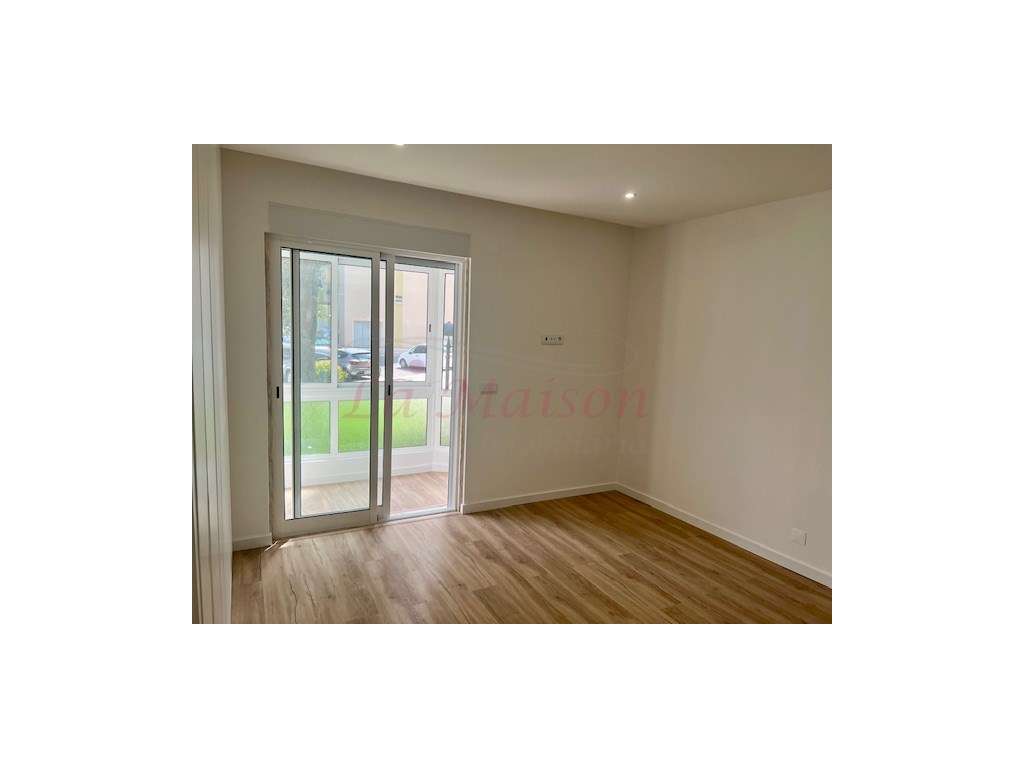 Apartamento T3 totalmente remodelado na Amadora-16