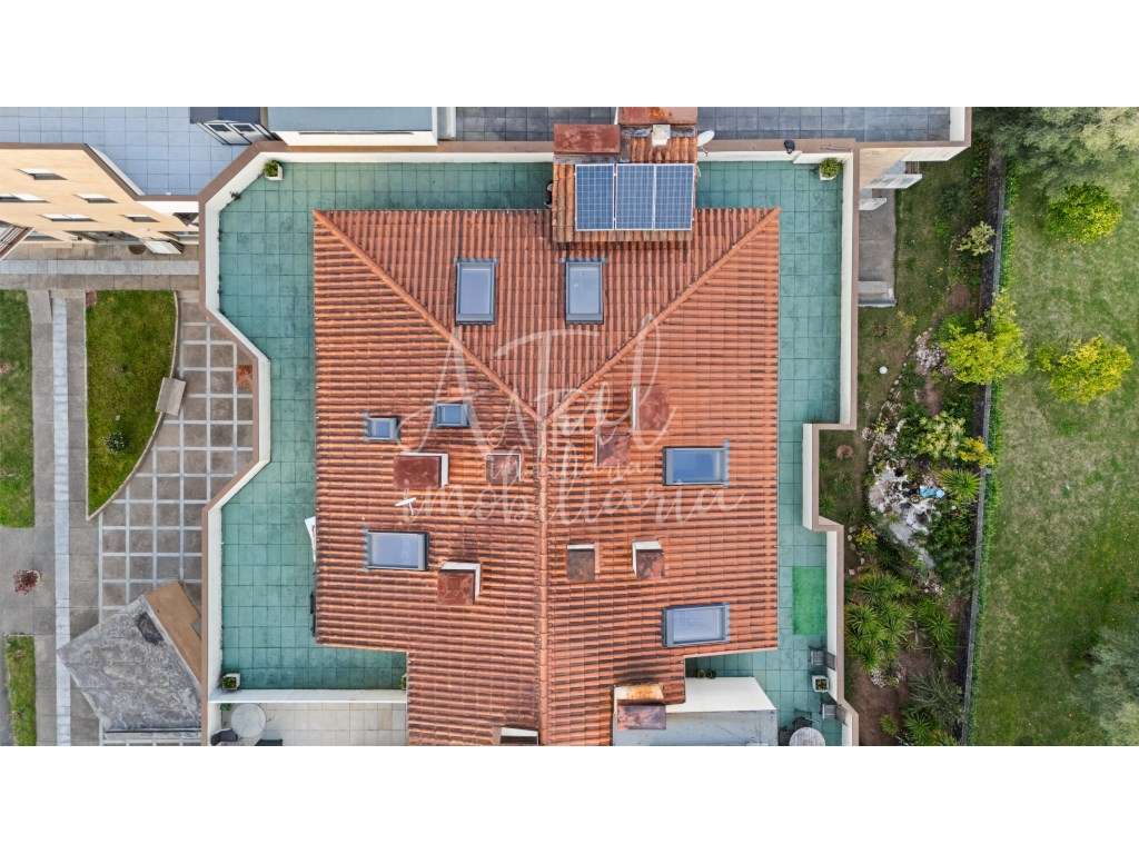Duplex T5 no centro de Ponte de Lima com terraço panorâmico e 2 gar...-52