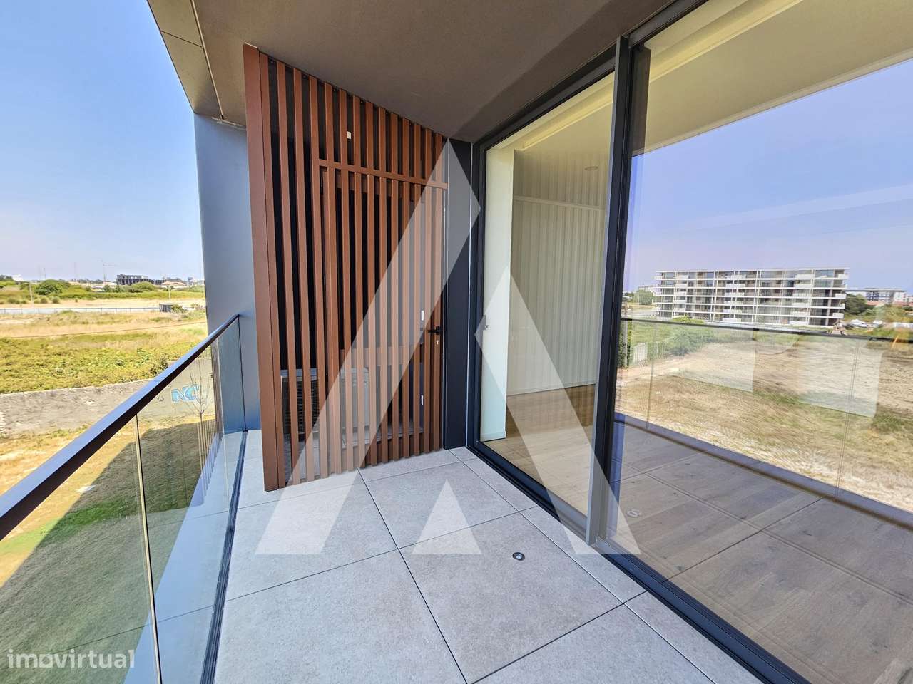 Apartamento T1 novo com bastante luz natural  na Forca - Grande imagem: 3/17