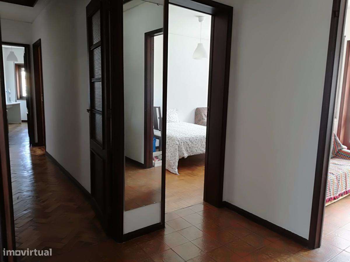 Quarto - localizado em Mafamude Porto - Grande imagem: 5/7