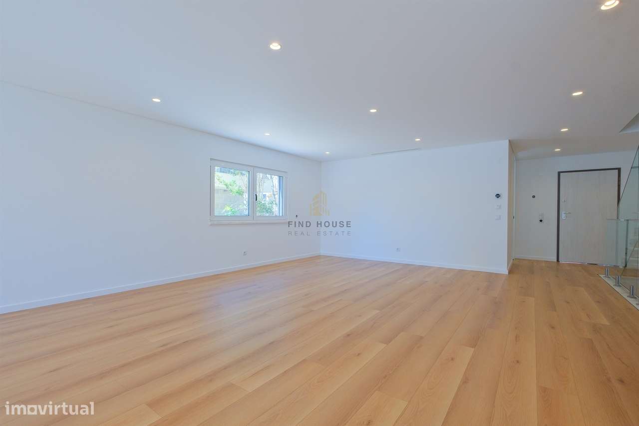 Moradia T4 de luxo em Condomínio Privado com Piscina e Jardim em São P-8