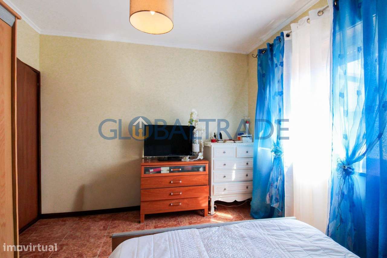Moradia T2 com Terreno de 537m² e Potencial de Duas Habitações – Maia-31