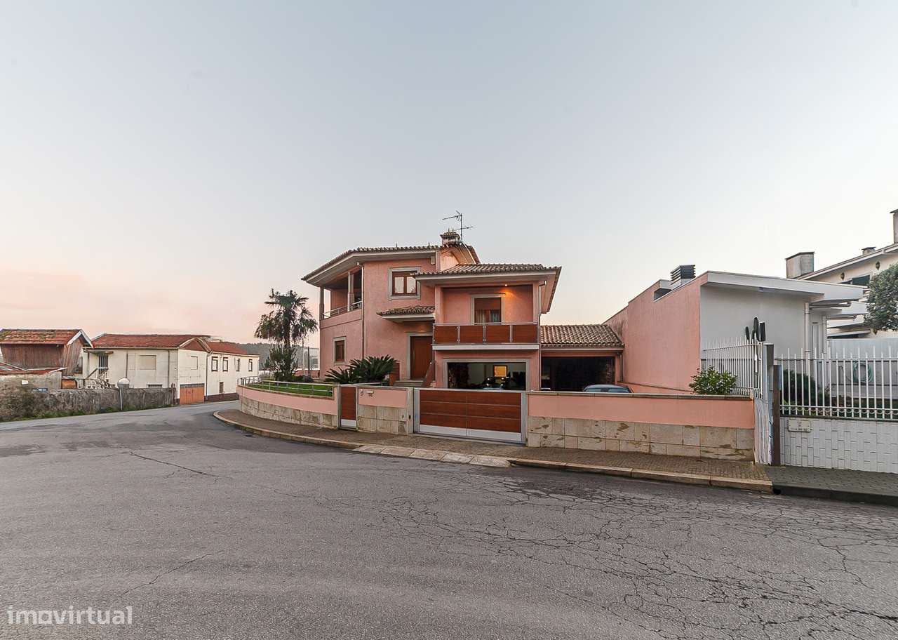 Moradia T3 com piscina em Fiães, Santa Maria da Feira-38