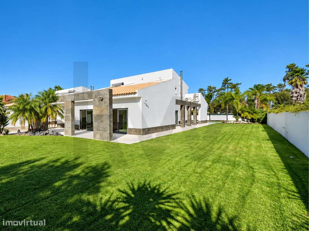 Moradia T4 com piscina e amplo jardim na Verdizela | Garagem para 4 vi-2