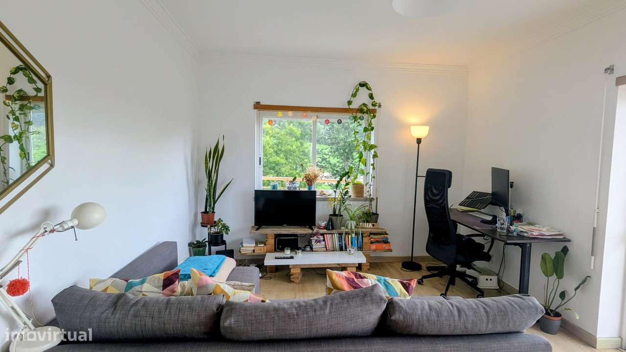 Luminoso T2 na Costa da Caparica | Garagem + Arrecadação | Elevador - Grande imagem: 3/6