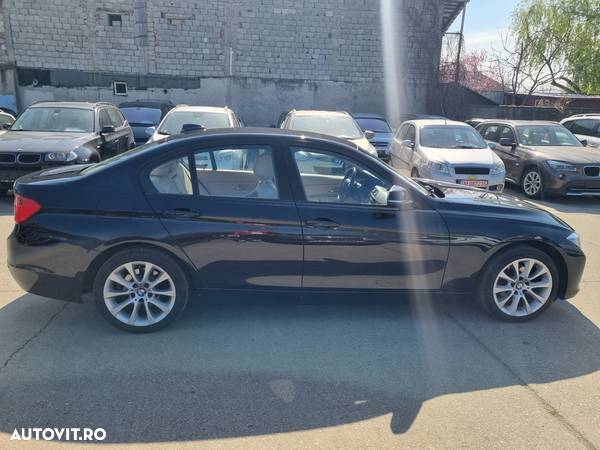 BMW Seria 3 318d - 12