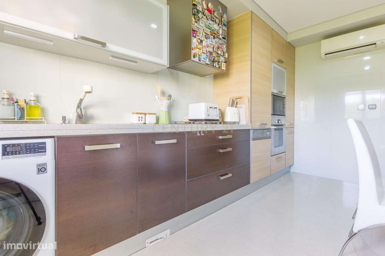 Apartamento T3 com Suíte, Arrecadação e Parqueamento – Conforto, Espaç-11