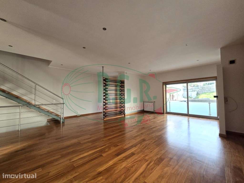 Moradia T4 | 3 Frentes | Sótão | Entrada IC29/A43 - Grande imagem: 5/51