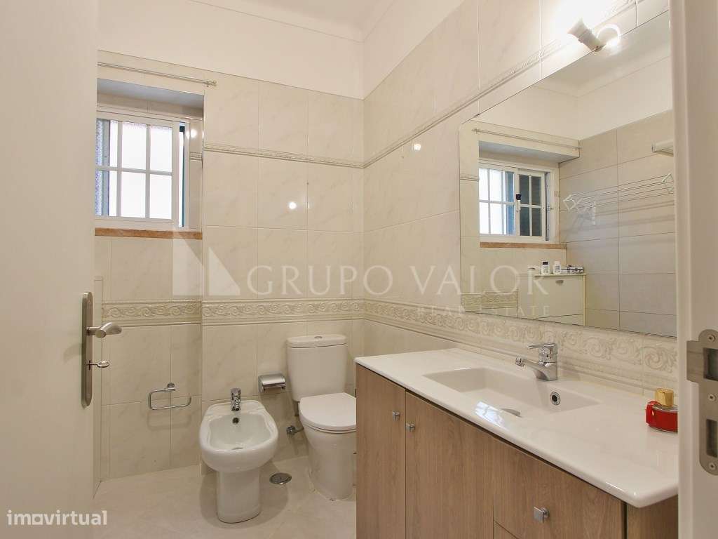 Moradia T4 com Garagem e Logradouro de 200m2 - Algueirão Mem Martins-12