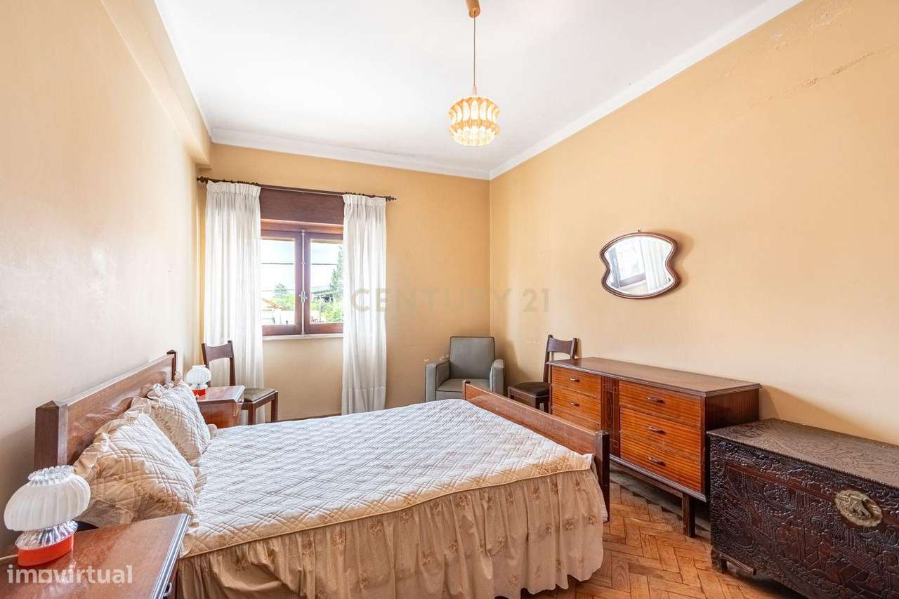 Moradia T3 c/ lote de 2393m2 em Caneças-17