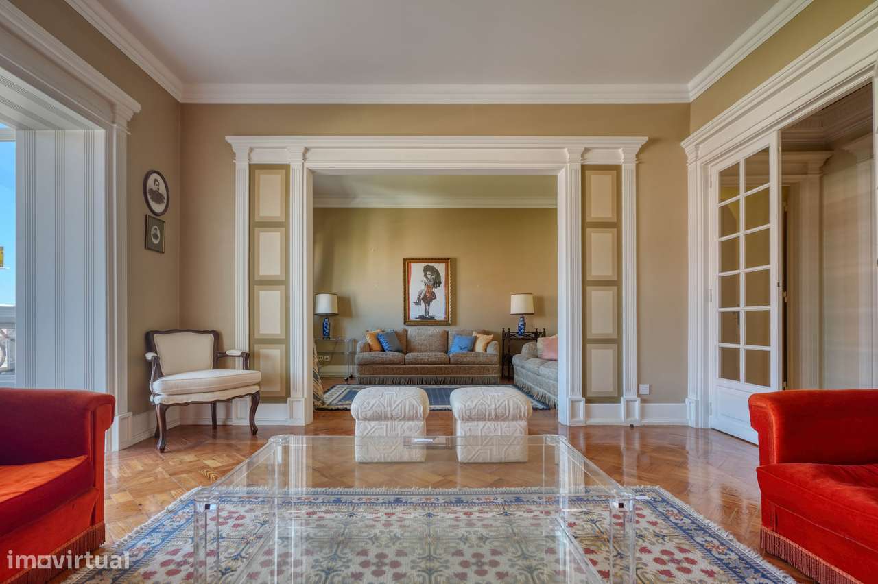 Apartamento T4 com varanda na Av. João XXI, Lisboa-42