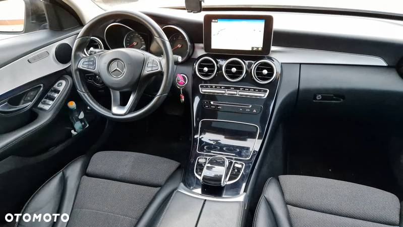 Mercedes-Benz Klasa C 220 d 4Matic T 9G-TRONIC Avantgarde - 9