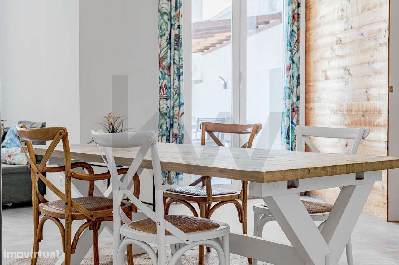 O Refúgio Perfeito na Costa do Castelo: T1+1 Renovado, Terraço de 60 m - Grande imagem: 5/21