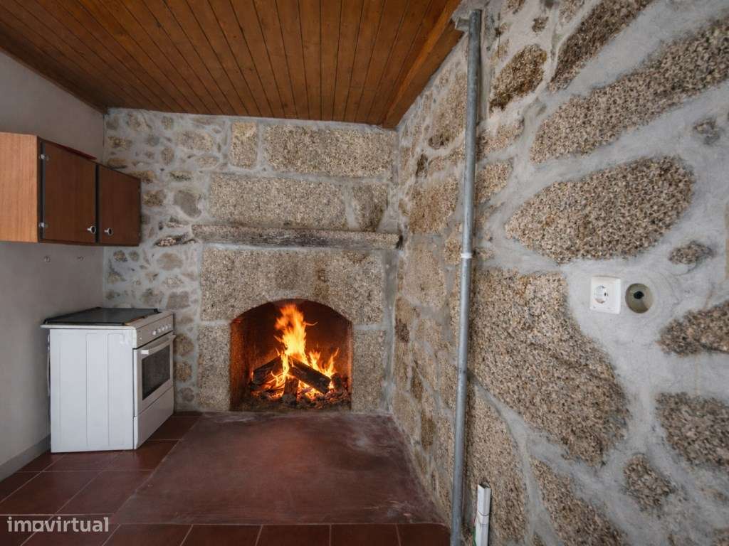 Muito Mais do Que Parece: Casa com traça tipicamente beirã. T1 com ...-4